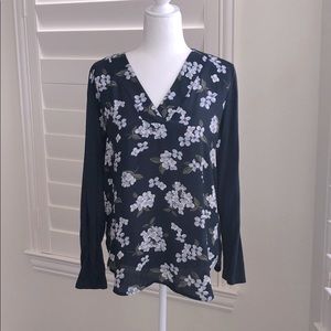 ANN TAYLOR LOFT NAVY FLORAL TOP